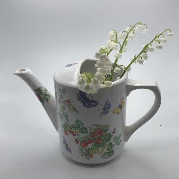 Watering Can. Butterfly Strawberries Exclusive Design Crownford. Made in England - Picture 1 of 8